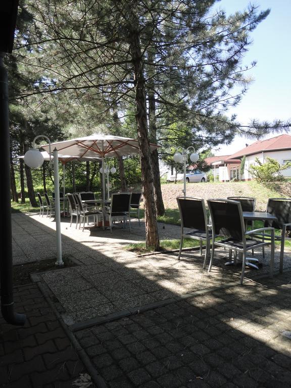 Hotel Sirak Most Zewnętrze zdjęcie