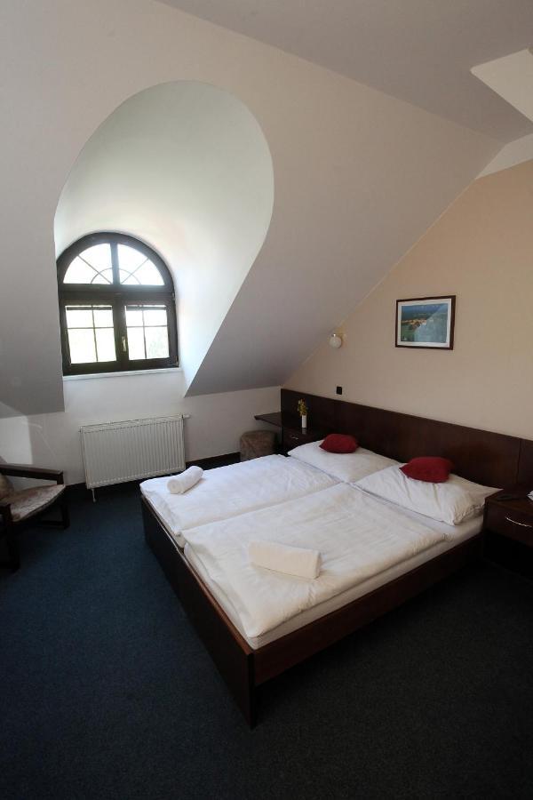 Hotel Sirak Most Zewnętrze zdjęcie
